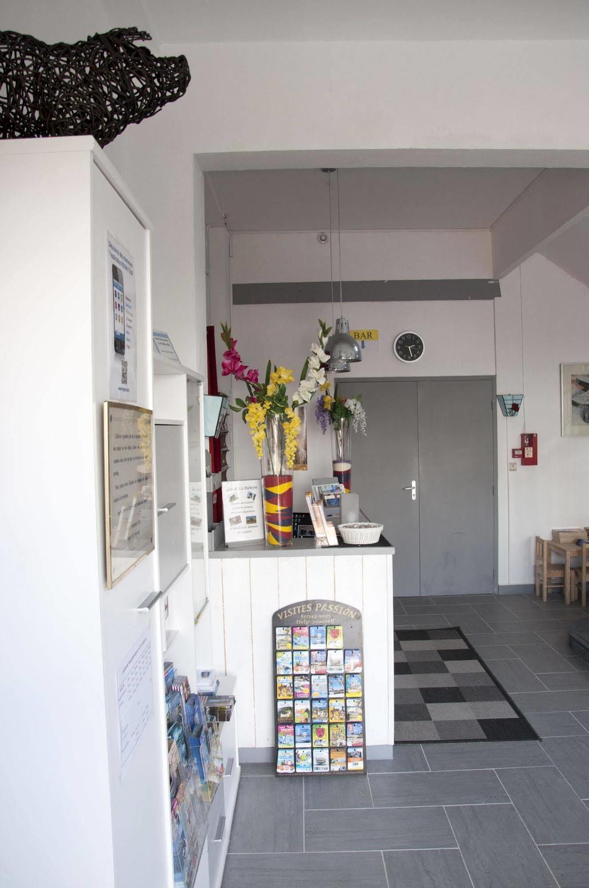 Le Pavillon Bleu Hotel Restaurant Royan Bagian luar foto