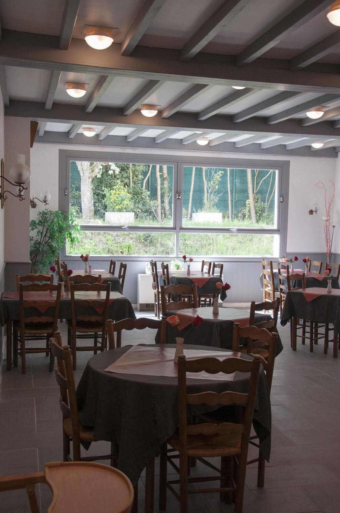 Le Pavillon Bleu Hotel Restaurant Royan Bagian luar foto