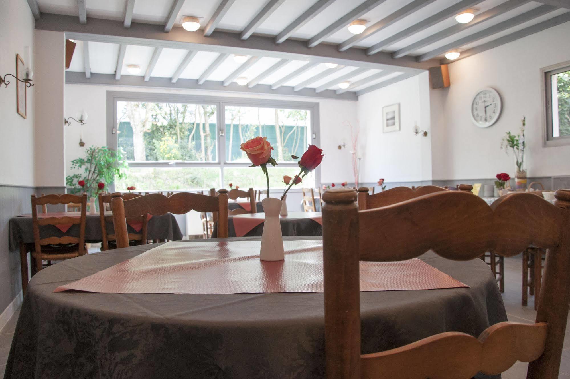 Le Pavillon Bleu Hotel Restaurant Royan Bagian luar foto