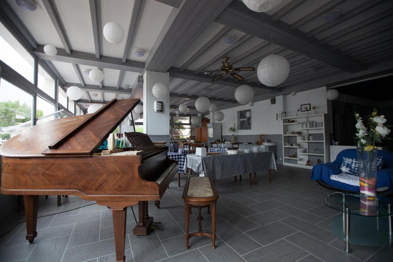 Le Pavillon Bleu Hotel Restaurant Royan Bagian luar foto
